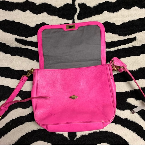 Fossil Crossbody Bag Neon Pink Leather Turn Lock - Picture 4 of 14